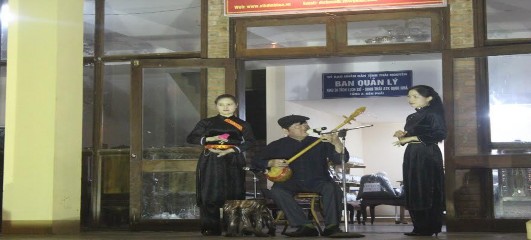 Hình 4 3 Hát then giao lưu với khách tham quan Văn hóa ẩm thực và đặc sản 5