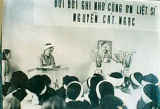 Lễ truy điệu nhà văn Nam Xương Nguyễn Cát Ngạc tại Hà Nội năm 1976 Ông 4