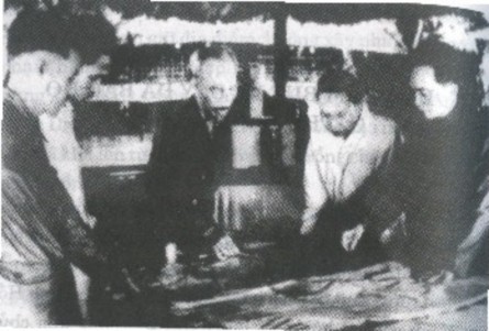 Ngày 6 12 1953 tại Tỉn Keo xã Phú Đình ATK Định Hoá Hồ Chủ tịch chủ toạ 11