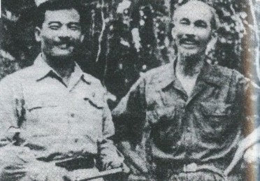 Chủ tịch Xu va nu vông và Chủ tịch Hồ Chí Minh tại ATK Định Hoá ẢNH TƯ 12