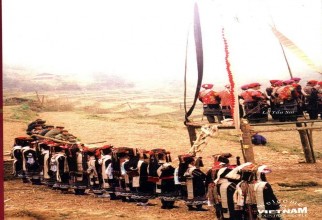 Lễ Tẩ u Sai Hộ i chù a Kỳ Sầ m Suố i Lê Nin Núi Cá c Má c Lán Khuổi 5