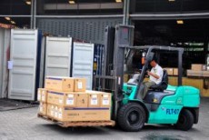 CFS Forklift Truck Yard tractor Hình 1 1 Các thiết bị thường được dùng tại cảng 9