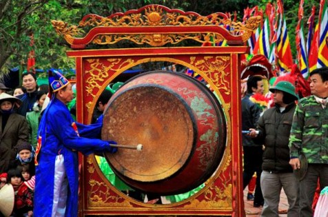 Đánh trống khai hội đền Trạng Trình Nguyễn Bỉnh Khiêm Lễ rước kiệu tại 12