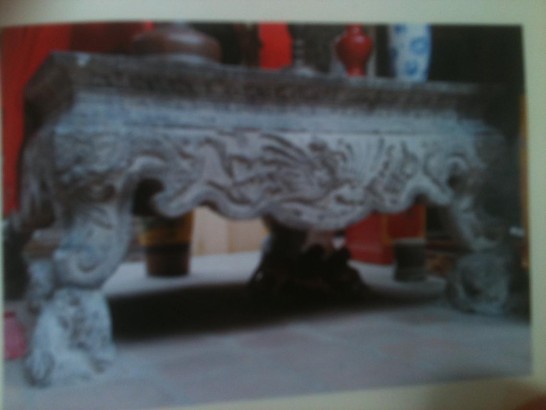 Sập đá tại hiên hậu cung Miếu đá MỘT SỐ HÌNH ẢNH VỀ LỄ HỘI ĐỀN NGHÈ 5