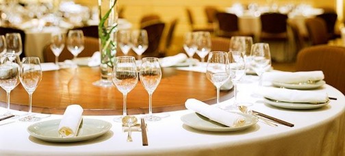 ●Nhà hàng Thiết kế theo phong cách quốc t ế có chổ ăn ngoài trời mang 2