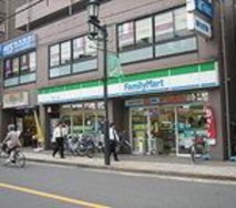 Một cửa hàng FamilyMart ở Tokyo Tại các cửa hàng tiện ích của FamilyMart khách 2