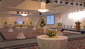 HÌN H 2 4 NH À H ÀN G BAR The Atrium Café Yoshino Restaur ant The Legend Lounge Crystal Jade 17