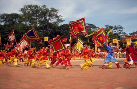 Màn múa cờ Hàng vạn người dân và du khách về dự lễ hội 2 Lễ hội làng 1