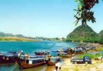 Bến phà Xuân Sơn Cảnh trên sông Son 13