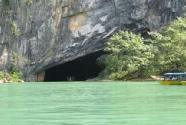 Cửa vào động Phong Nha Du thuyền trong động Phong Nha Thạch nhũ và măng đá trong 1