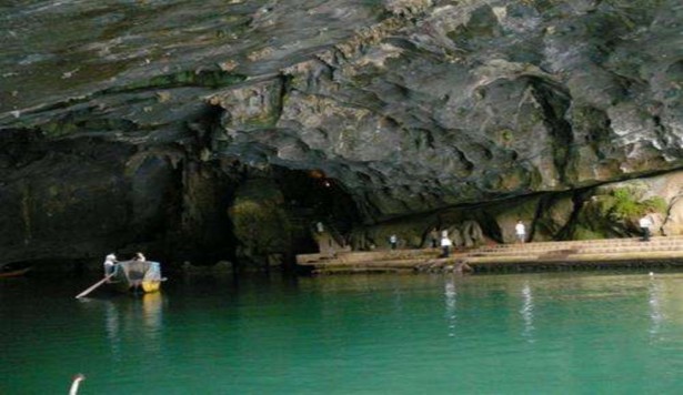 Du thuyền trong động Phong Nha Thạch nhũ và măng đá trong động Phong Nha Một góc 2