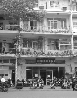 Quận 5 có hình thể giống như hình chữ nhật nằm ngang trải dài từ quận 6 1