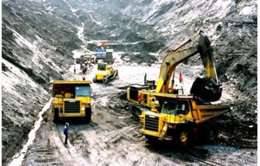 Hình 1 8 Công tác xúc bốc tại mỏ than Cọc Sáu Số lượng thiết bị xúc bốc 20