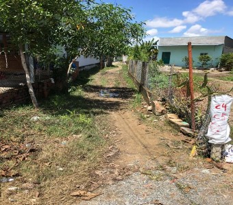 Người dân và Đội Thanh niên tham gia thực hiện Xây dựng công trình đường 1