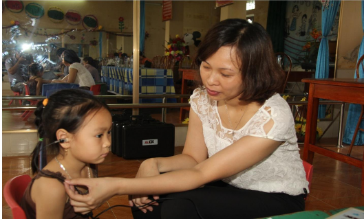 Hình 6 Đo OAE tại trường mầm non Những trẻ có kết quả đo âm ốc tai âm tính 1