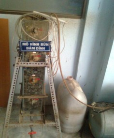 Trên mô hình có bố trí 4 điểm để lấy mẫu theo độ cao từ đáy lên là 0 12m 12