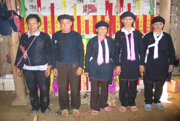 Trang phục người Dao Tuyển Lào Cai Ảnh của tác giả đề tài chụp 28 7 2007 2