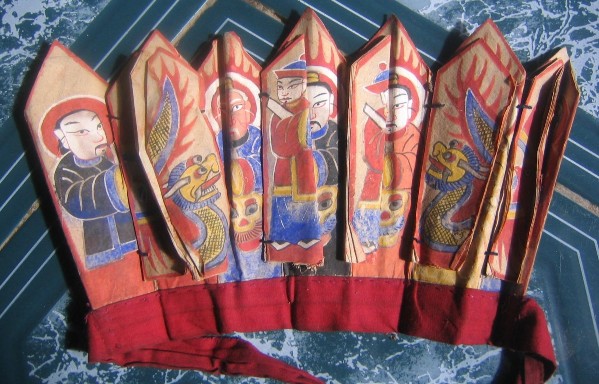 Mũ thầy cúng Dao Tuyển Lào Cai Ảnh của tác giả đề tài chụp ngày 15 11 3