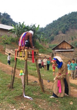 Thầy cúng trong đám chay Thầy cấp sắc và người thụ lễ Ảnh của tác giả 7