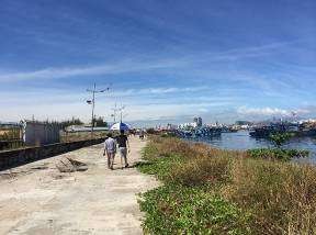 Hình 18 Học viên và CBHDKH khảo sát tại KCN DVTS và Âu thuyền Thọ Quang Hình 19 4