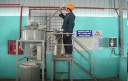 Hình 3 6 Xử lý bóng đèn thải tại Công ty TNHH Phát triển Bền vững An Điền 3