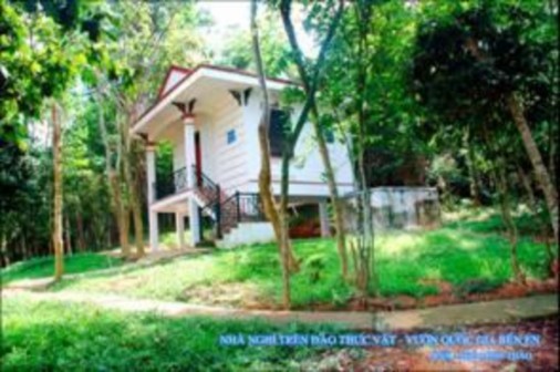 Hình 2 Nhà nghỉ cho khách du lịch trên đảo Thực vật Hình 3 Một số loài chim 5