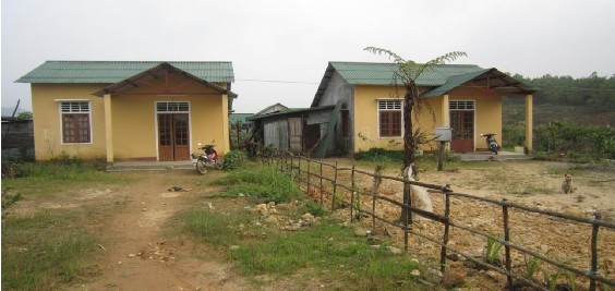 Ảnh 1 Nhà ở của người dân khu TĐC Cân Tôm 2 Ảnh 2 Khu vực đất trồng lúa 1