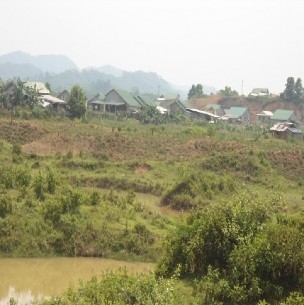 Ảnh 3 4 5 Người dân trồng rau màu tại khu TĐC Ảnh 6 Người dân nhận hỗ trợ 3