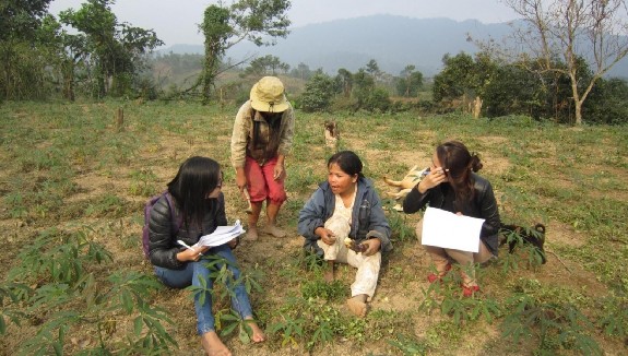 Ảnh 8 9 10 Phỏng vấn hộ gia đình tại khu TĐC Cân Tôm 2 Ảnh 11 12 Thảo luận 3