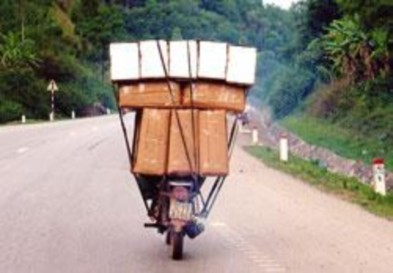 Hàng lậu được chuyển về xuôi Trước diễn biến của tình hình buôn lậu ngày 1