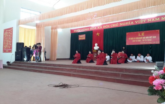 THỜ CÚNG HÙNG VƯƠNG TRONG TRƯỜNG HỌC Câu lạc bộ hát Xoan trường THCS Chu Hóa 2