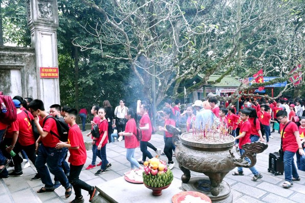 Học tập trải nghiệm tại Đền Hùng Học tập trải nghiệm tại Đền Hùng 6