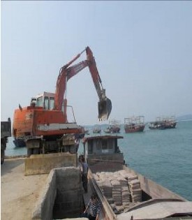 Hình 1 Hoạt động vận chuyển nguyên vật liệu xây dựng hạ tầng cơ sở trên 1