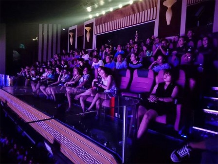 Hình 4 Khán giả trẻ xem kịch ở Sân khấu Thế giới Trẻ 3