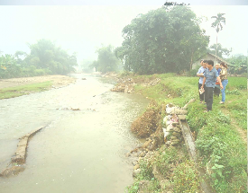 Hình 3 9 Một đoàn suối Ngòi Đường bị sạt lở và hư hỏng kè  Một số 4