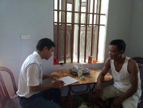 Hình 12 Quá trình làm thịt chim được săn bắt tại một quán ăn ở gần KDLST 8