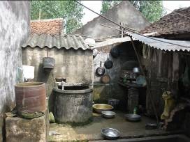 Ảnh 14 Giếng nước chưa ĐBVS Ảnh 15 Rác thải được đưa vào bãi rác Ảnh 13