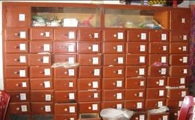 Ảnh 08 Tủ thuốc đông y Ảnh 09 Y tá thăm hỏi chăm sóc sức khoẻ trẻ sơ 8