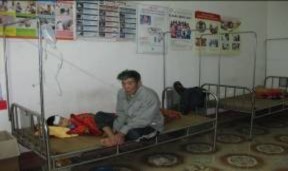 Ảnh 3 2 Trẻ bị ARI đang được điều trị Nguồn Tác giả chụp 2015 Tỷ lệ 2