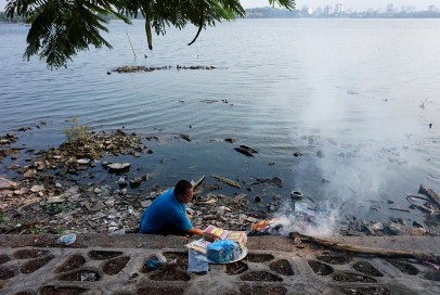 Hình 3 9 Ngập rác mùa Vu Lan Nguồn Lê Anh Dũng 2015 3 4 6 Sự xuất hiện của 2