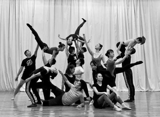 Hình 3 13 Đội Múa luyện tập Nguồn Đoàn Văn công PKKQ cung cấp Hình 3 14 Giao 11