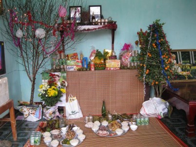 H35 Bàn thờ gia tiên trong dịp Tết Nguyên Đan của người Thái Đen ở xã Bình 14