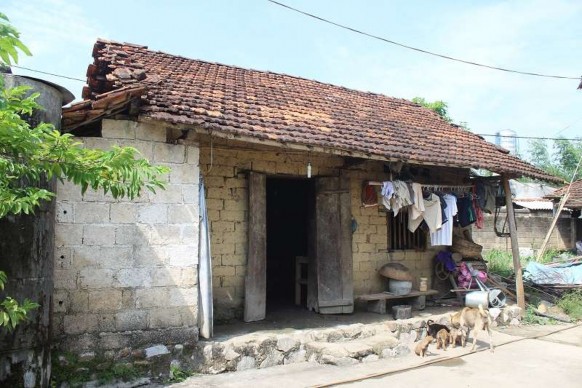 Ngôi nhà của một hộ nghèo thuần nông ở thôn Làng Đăng xã Quang Lang Nguồn 1