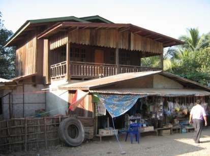 Ảnh 3 Nhà ở của người Lào trước khi TĐC Người chụp Mr Khammuon chụp tại 2