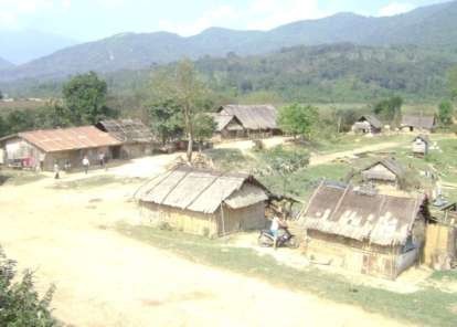 Ảnh 3 Nhà ở của người Hmong trước khi TĐC Người chụp Mr Khammuon chụp 3