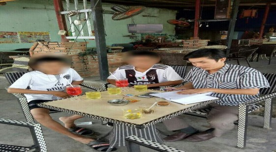 Nhưng ông bà ít khi ngăn cấm lâu lâu bực mình thì chửi vài câu cho qua chuyện 1