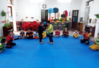 Bài tập 1 Chuyển bóng Bài tập 2 Xếp ngôi nhà từ mì nui và kẹo dẻo Bài tập 4