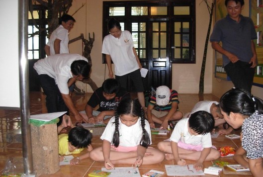 Ảnh hoạt động giáo dục môi trường cho du khách tại Trường Rừng Khu vực 5