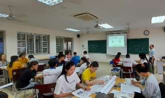 Giờ học lí thuyết trên giảng đường Hoạt động thảo luận nhóm Hoạt động 1