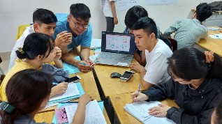 Giờ học lí thuyết trên giảng đường Hoạt động thảo luận nhóm Hoạt động 2